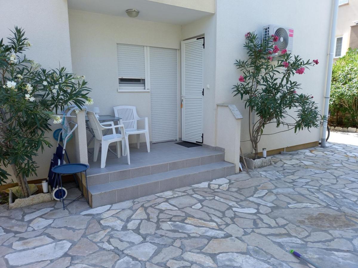 Apartments President Novalja Bagian luar foto