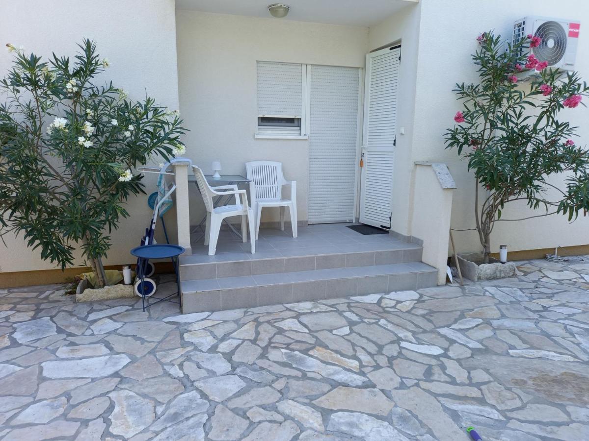 Apartments President Novalja Bagian luar foto