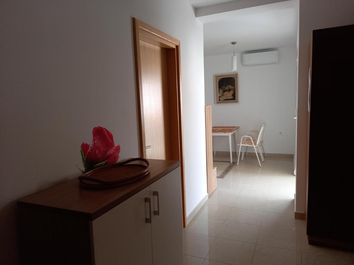 Apartments President Novalja Bagian luar foto