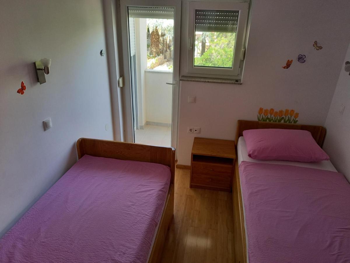Apartments President Novalja Bagian luar foto