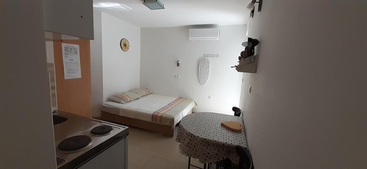 Apartments President Novalja Bagian luar foto