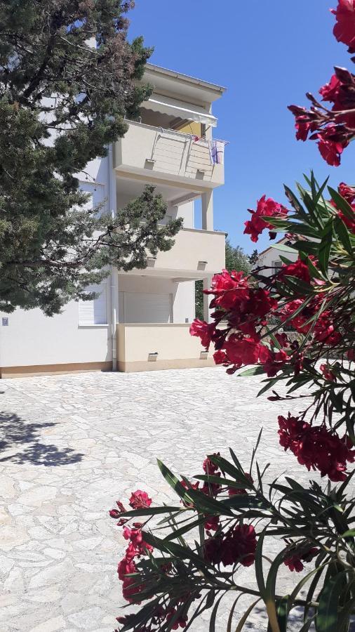 Apartments President Novalja Bagian luar foto