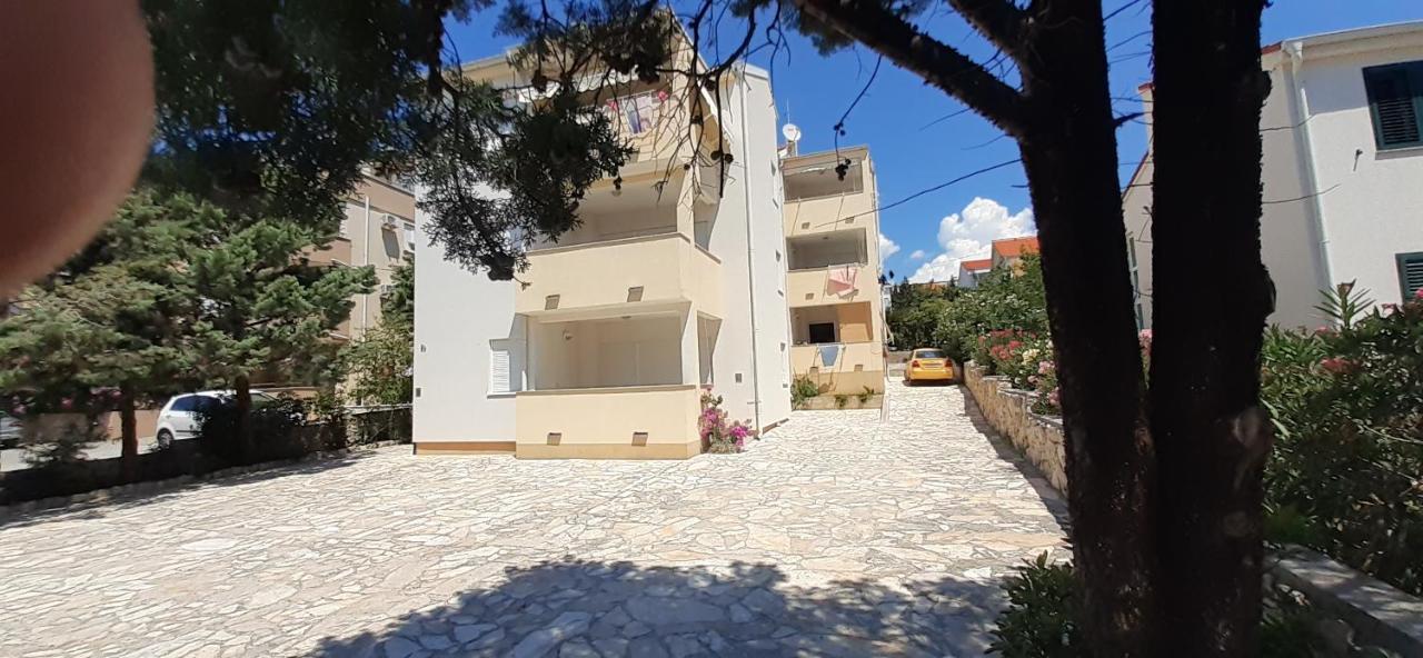 Apartments President Novalja Bagian luar foto