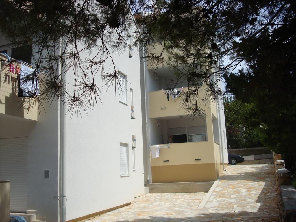Apartments President Novalja Bagian luar foto