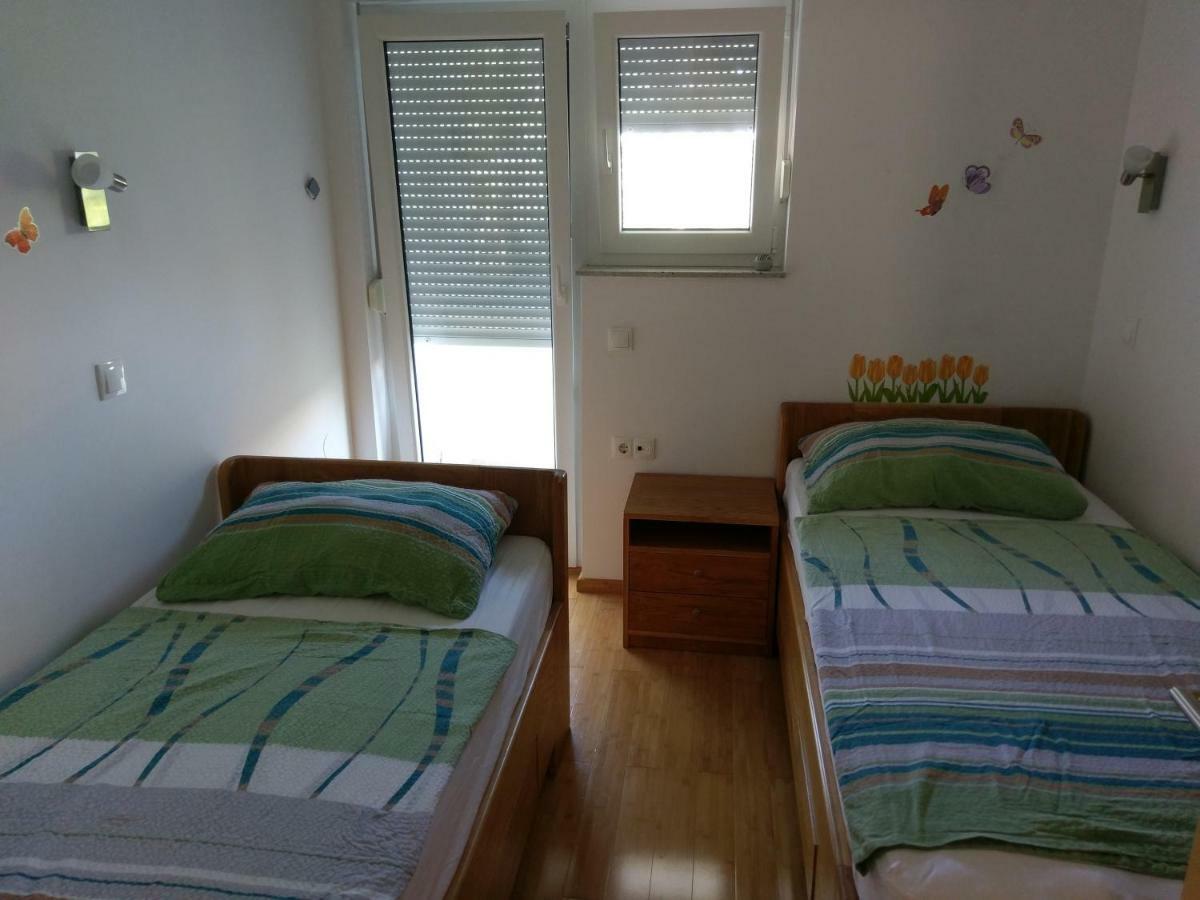 Apartments President Novalja Bagian luar foto